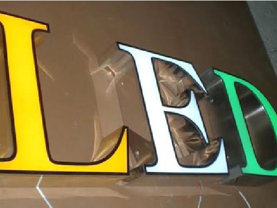 安吉介绍LED招牌的基础知识。